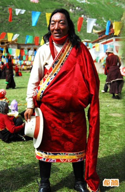 后藏地区藏族服饰定制
