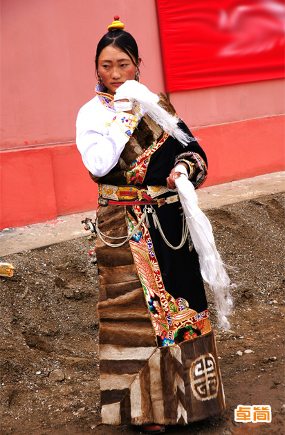 藏北地区康巴女装藏族服饰定制