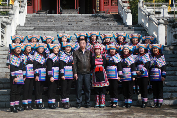 卓简为湖南瑶都盘王节提供民族节庆瑶族服饰！