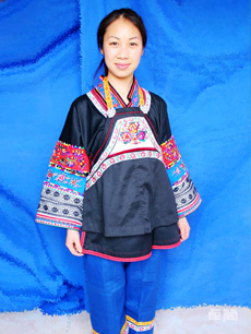 彩虹式花襟畬族服飾定制