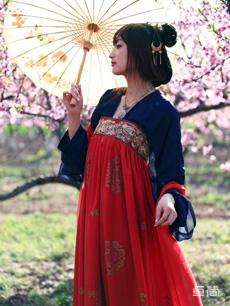 束胸襦裙?jié)h服定制