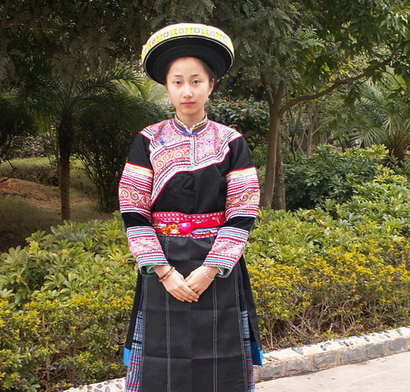 花保型苗族服饰盛装