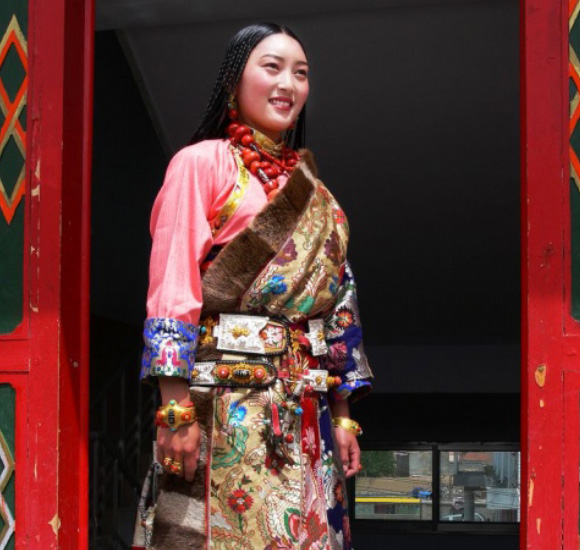 藏北地区康巴藏族服饰