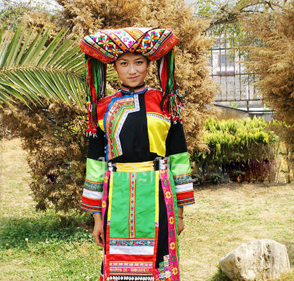 女款拼花傈僳族服饰