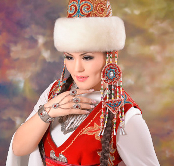 哈萨克族服饰