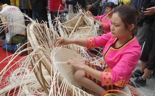 海南陵水即将遗失的黎族藤编技艺