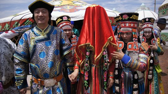 详解蒙古族青年娶亲的全过程
