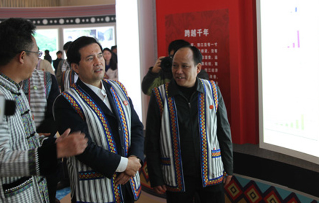【云南】貨比三家 鐘情卓簡少數(shù)民族服裝