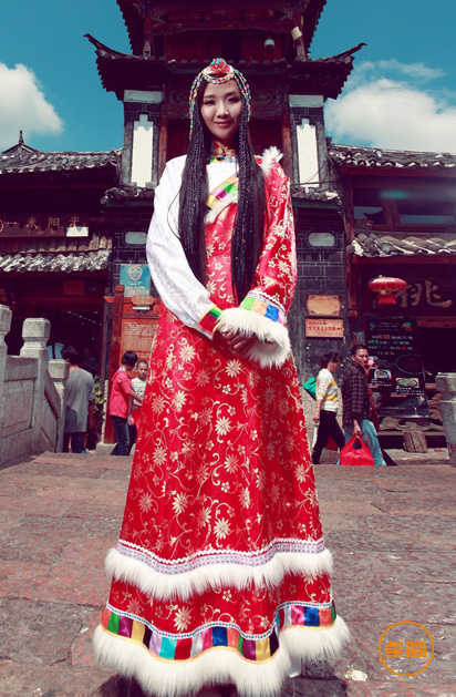 女款红色藏族服饰定制
